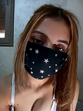 Faton_x: διαδικτυακό σόου στην κάμερα