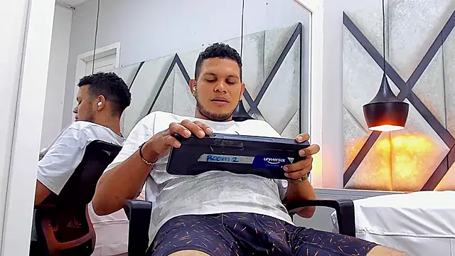 Chatroom XXX en direct de NohaBrooks