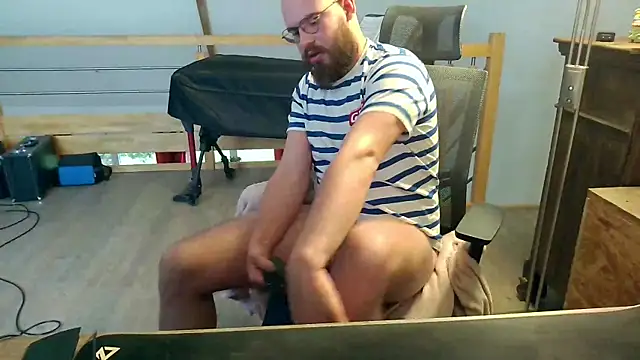 azagoul222's Live XXX Chat