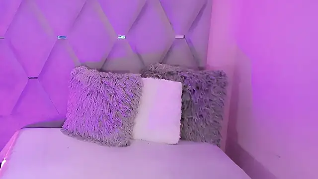 Chat +18 de Daniiela_Ember ao vivo