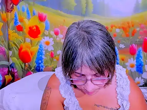 Chat +18 de indianroxy ao vivo