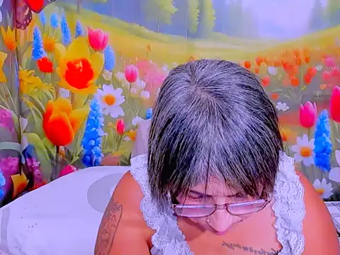 Chat +18 de indianroxy ao vivo