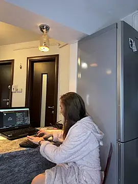 DivineAmely Adlı Modelin Canlı XXX Sohbeti