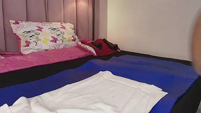 Pokazy przed kamerką – HallyBans