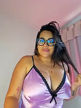 Nicoleefaith_ Adlı Modelin Canlı XXX Sohbeti