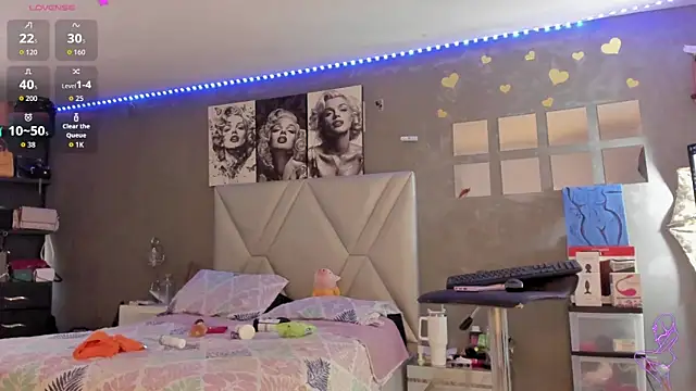 sexyzoe_69's Webcam Show