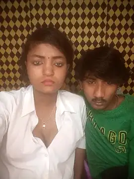 Freakingromance: διαδικτυακό σόου στην κάμερα