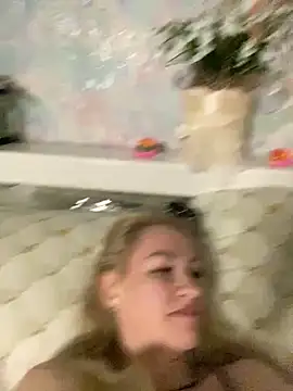 kira_saning Pertunjukan Webcam