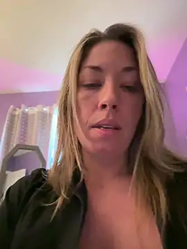 MiraKisss 即時 XXX 聊天