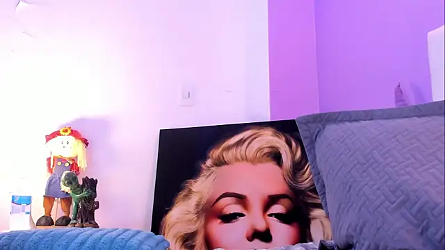 Charlotte11-11's Live XXX Chat