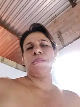 MIA-LARIOSのライブXXXチャット