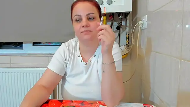 AdelamilfsexのライブXXXチャット