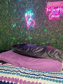 RenaThickAss: онлайн-секс-чат