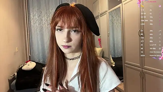 UrBabeLuna's Live XXX Chat