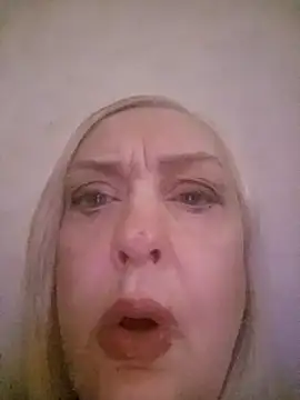 Julia20X Webcam show