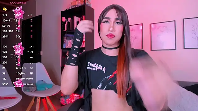 ARIANA_QUEEN1n Webbikameraesitys