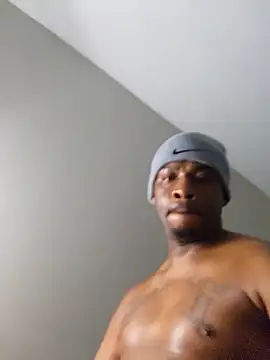 007Giovani: διαδικτυακό σόου στην κάμερα