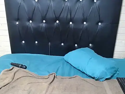 แชท XXX สดของ InnocentSlutXx