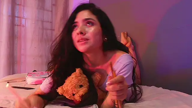 Chat XXX en directo de adara_johnson__