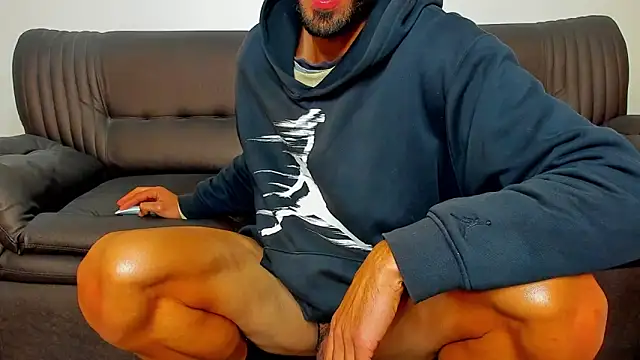 KingVibes7 Adlı Modelin Canlı XXX Sohbeti