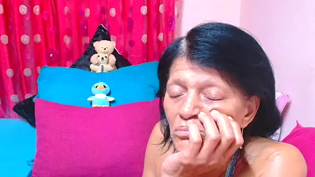 SLUTTYROXYのライブXXXチャット