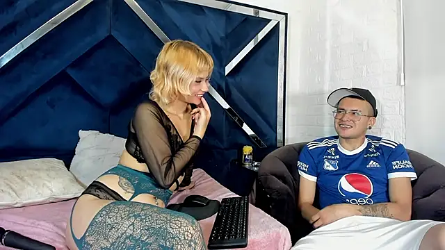 Show de BarbieAndMax na webcam