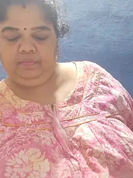 tamilthanushri Chat XXX in diretta