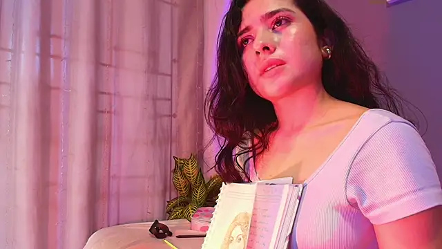 Chat XXX en directo de adara_johnson__