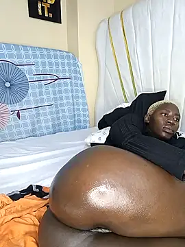 SquirtQueen16 live XXX chat