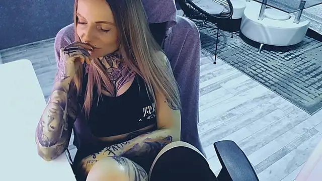 XXX chat uživo modela InesGold