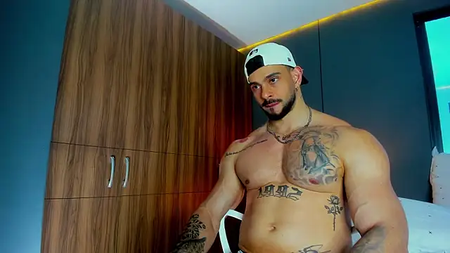 massimo_visconti: онлайн-секс-чат