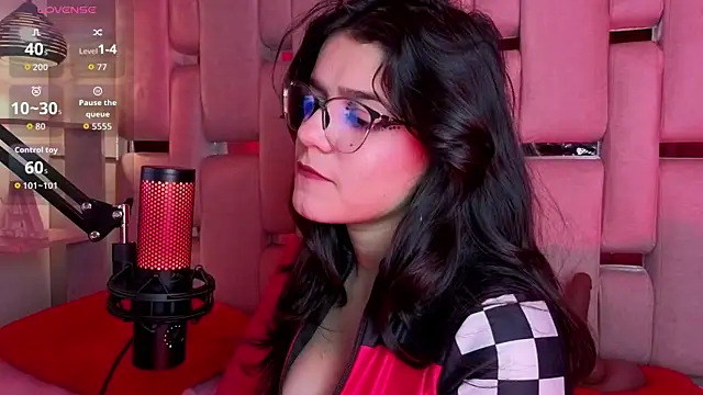 Chat +18 de ValerieKay_ ao vivo