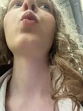 outside_rosy's Live XXX Chat