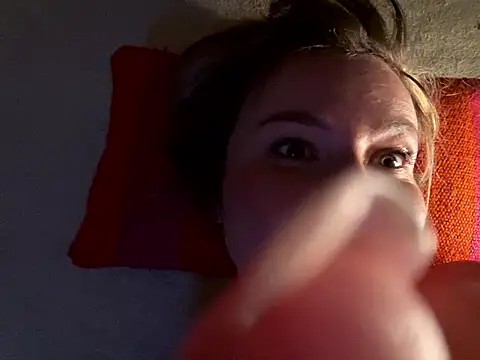 Chatroom XXX en direct de WhereisAlice