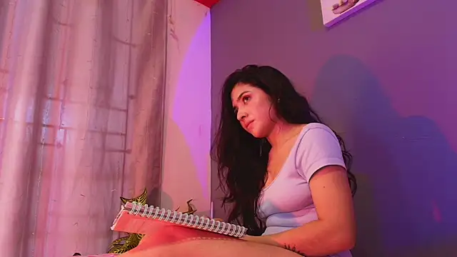 adara_johnson__ Adlı Modelin Canlı XXX Sohbeti