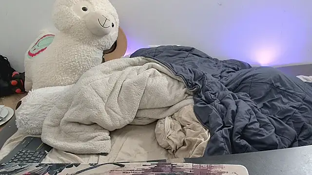 CeriseLapine Webcam Show