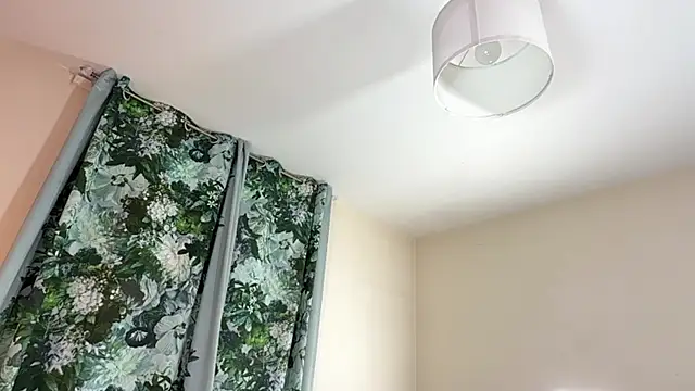 Chat +18 de naughtiestgal ao vivo