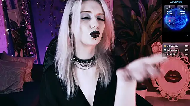 Noah_ElmerX Chat XXX in diretta