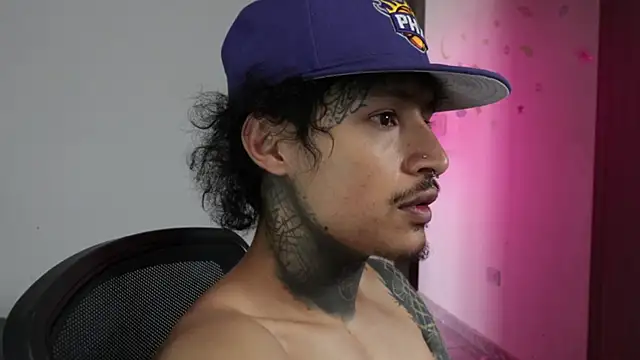 XXX chat uživo modela trieone