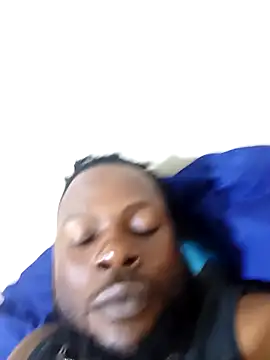 Super-star254: διαδικτυακό σόου στην κάμερα