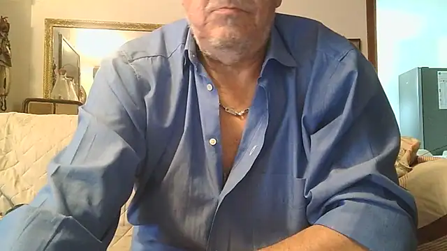 Pertunjukan Kamera Web gyodybis