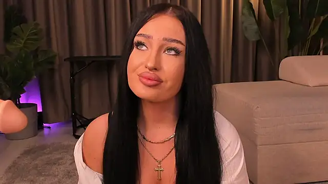 EmeraldKat Chat XXX live