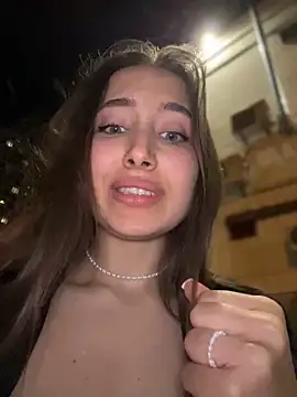 ICrazyOneIRL Chat XXX in diretta