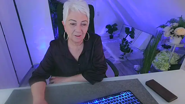 LovelyHelena Chat XXX in diretta