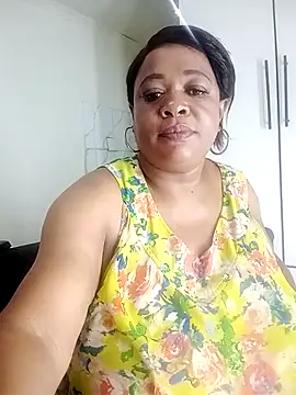 BUSTYQUEEN56_ Chat XXX in diretta