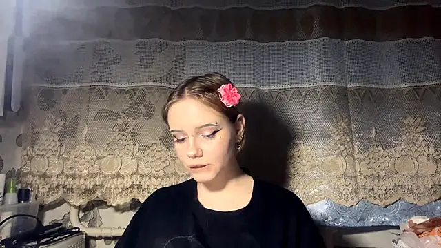 Show modela KrystenHoye na web-kameri