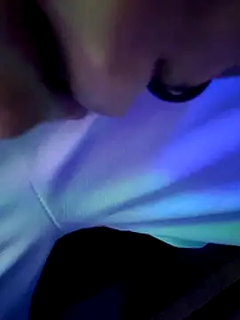 chronic_vibez: διαδικτυακό σόου στην κάμερα