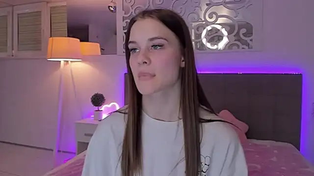 LuisaClover live XXX chat