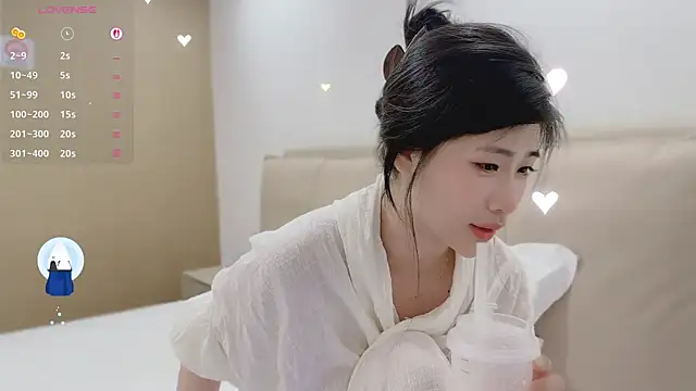 Vaidurya-Yolo's Live XXX Chat