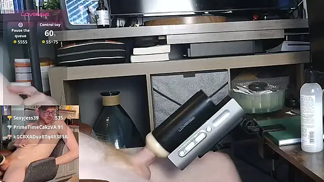 Gingerxl8: διαδικτυακό σόου στην κάμερα